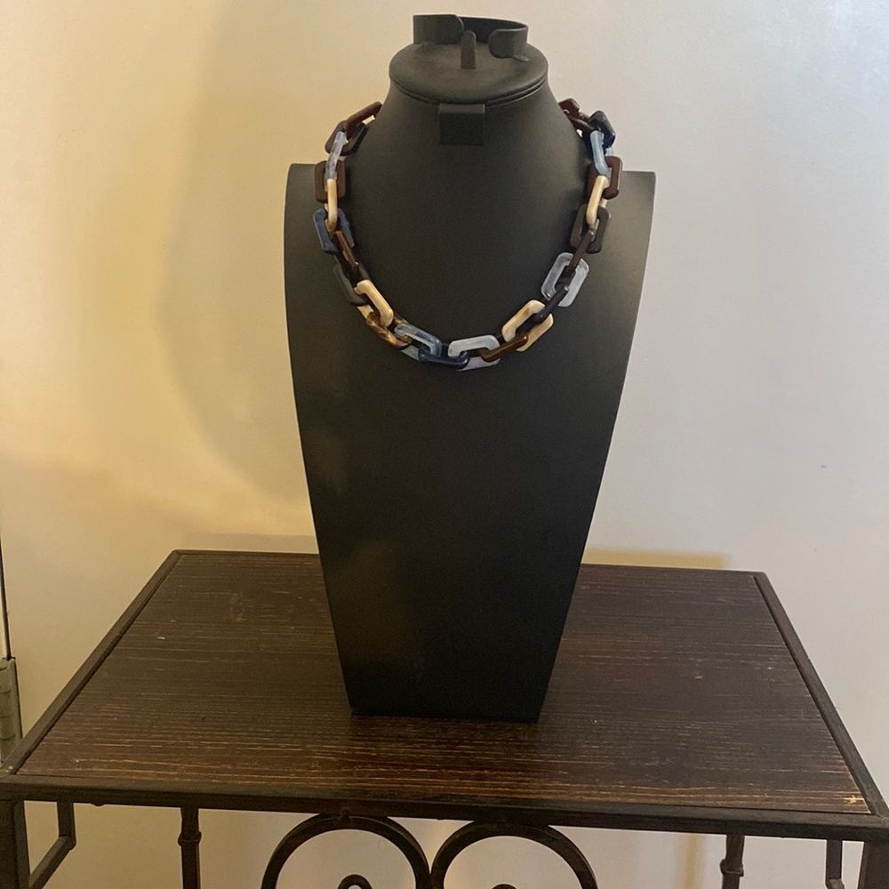 Kevia chain link necklace